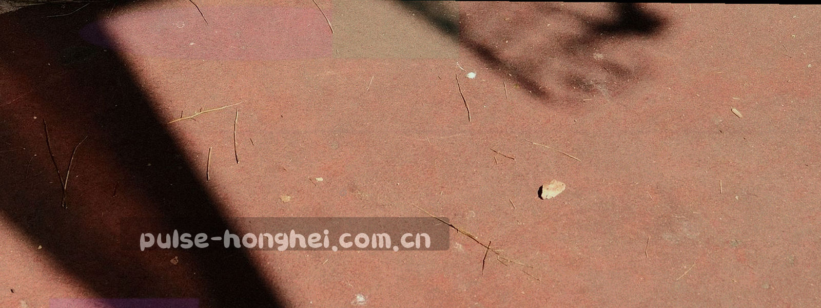 精密网格与等宽编号构成的深色索引纹理图